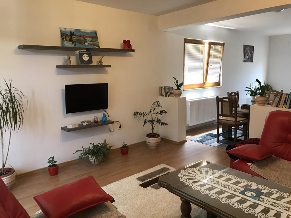 Apartment Near The Airport SJJ Eksteriør bilde